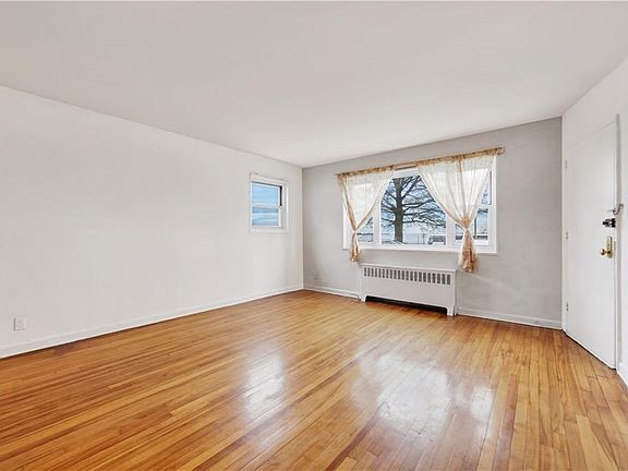4th image of 1077 Shore Pkwy #1B