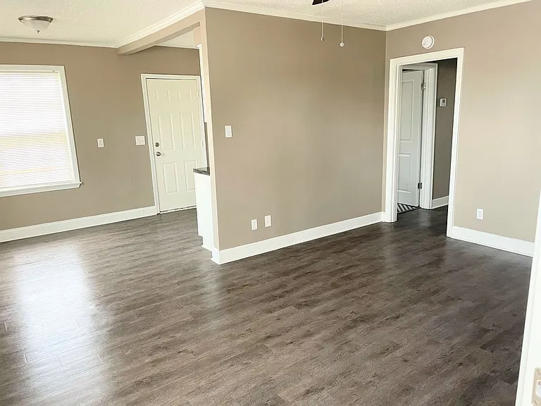 3179 Jackson Ave — Photo 2