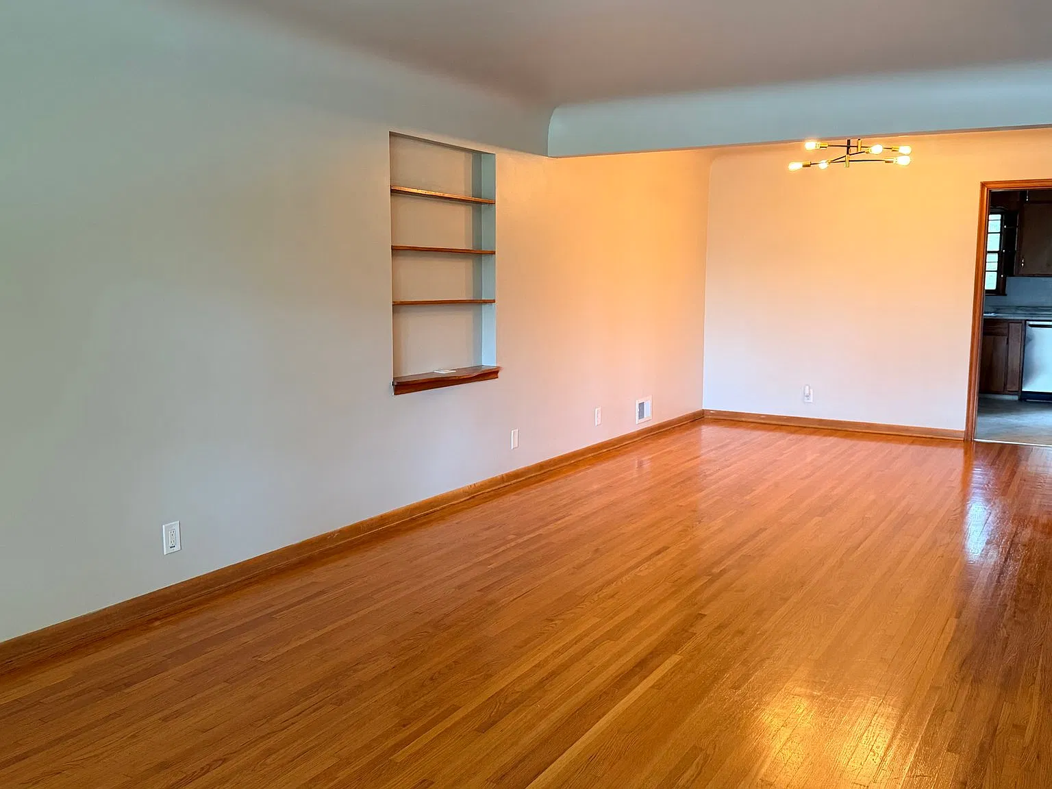 Charming mid-century modern duplex in Benson! — Photo 2