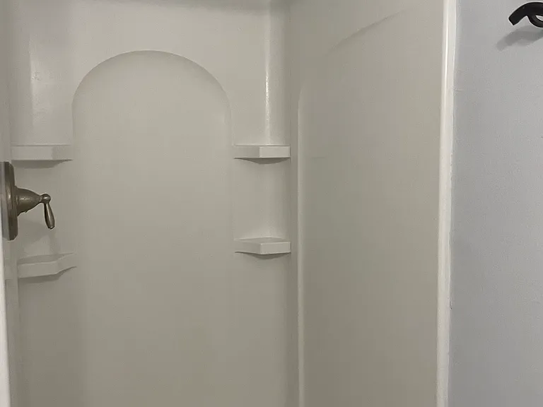 Walk-in shower bedroom 2