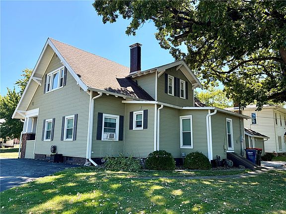 4th image of 219 N Hickory St