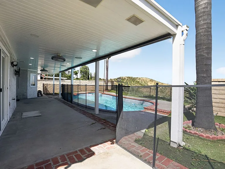 28131 Florence Ln — Photo 29