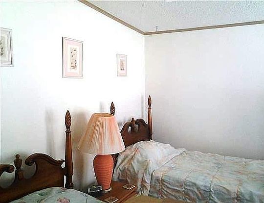 3rd image of 16 Falls Way Dr