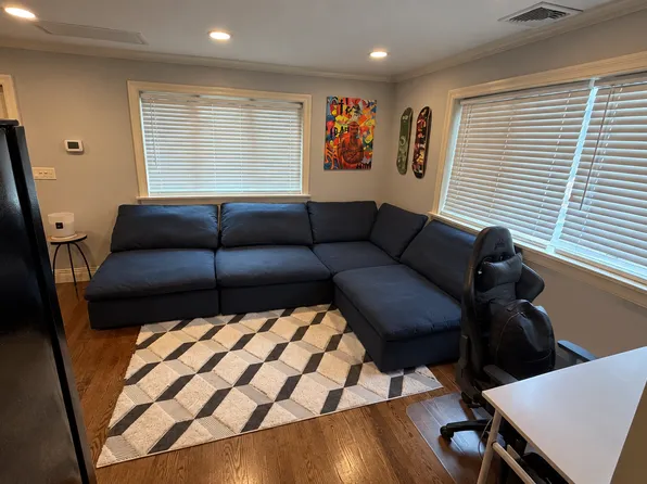 (undisclosed Address), Huntington, NY 11743