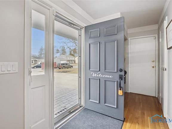 3rd image of 524 Dussel Dr