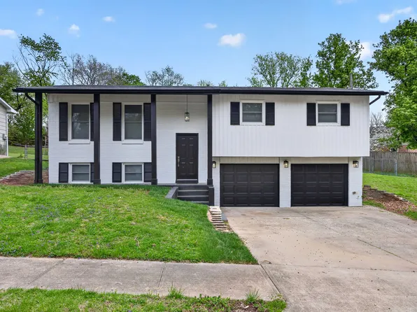 3200 Schaffner Dr, Saint Charles, MO 63301