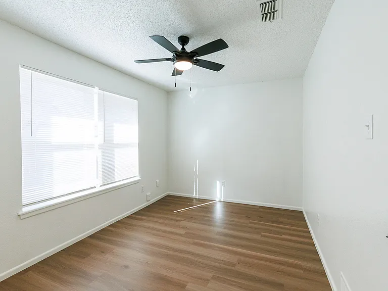 8214 Vernon Ave #B — Photo 24