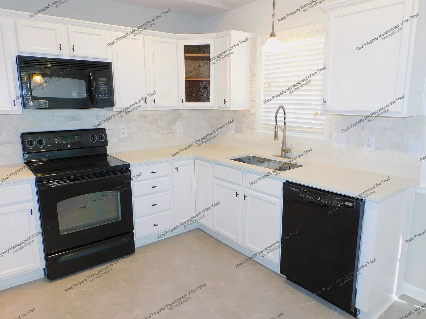 3 bed, 2.0 bath, 1205 sqft, $1,695 — Photo 4