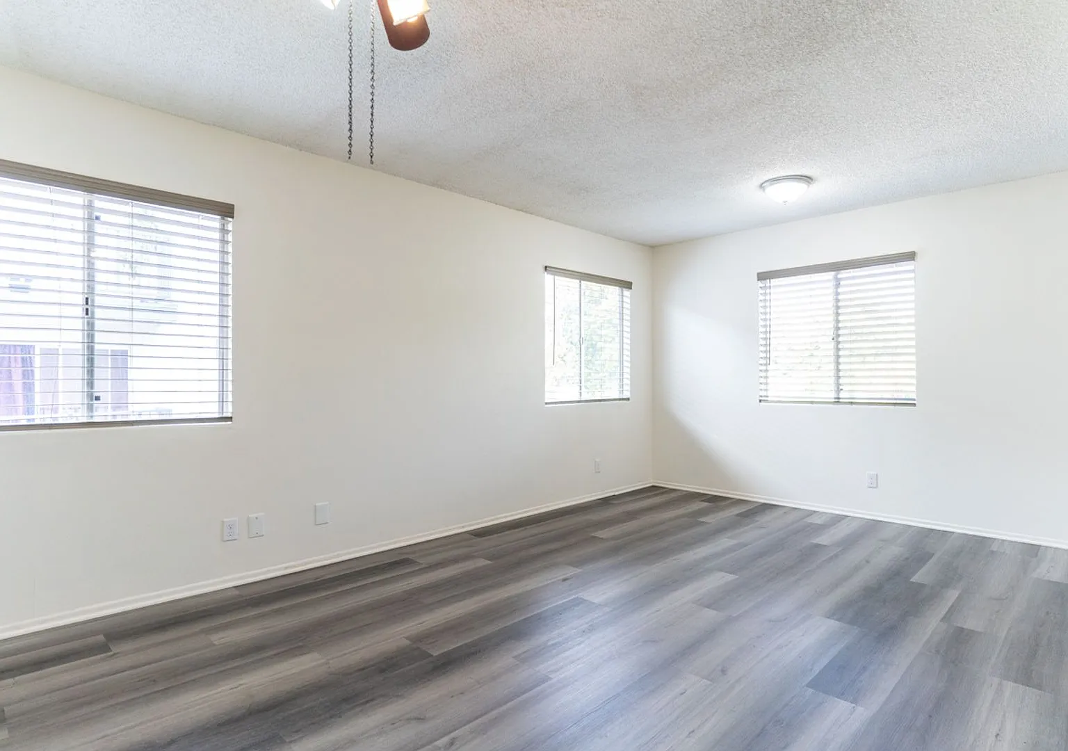 3210 Chapman St — Photo 3