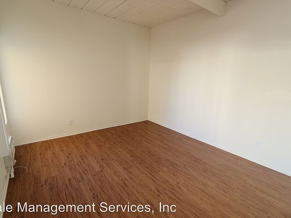 4th image of 18347 Collins St APT 38