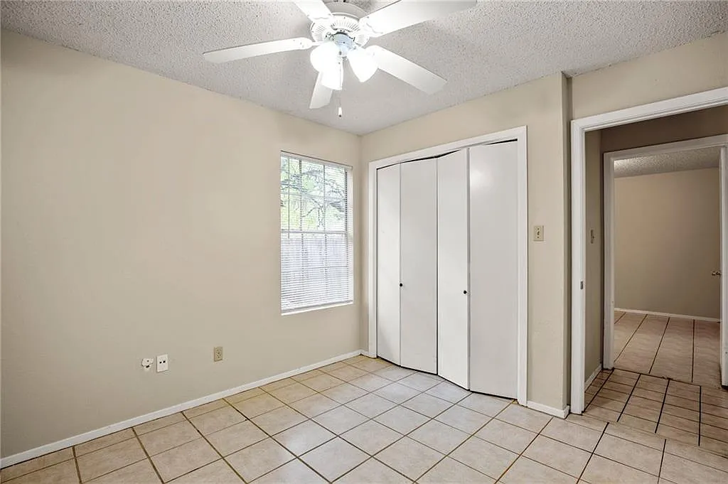 3 bed, 1900 sqft, $1,595 — Photo 1