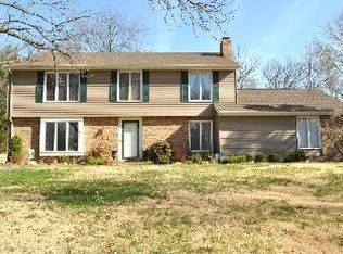 423 Glenmeadow Dr, Ballwin, MO 63011