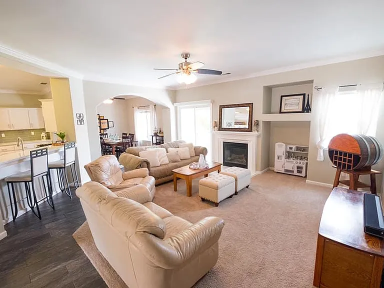 1563 Bristol Ln — Photo 11