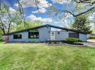 335 Oakridge Dr, Springfield, OH 45504