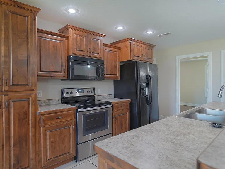 593 W Fountain Rd — Photo 5