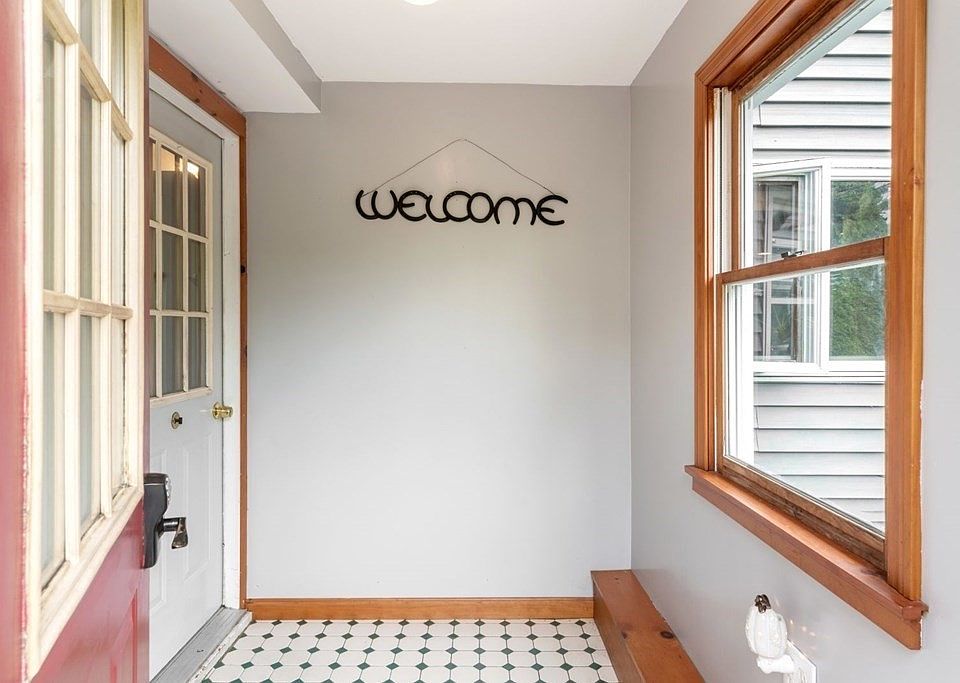 194 Oak St, Foxboro, MA 02035 Zillow