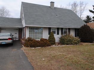 45 Belhurst Ln, Willingboro, NJ 08046