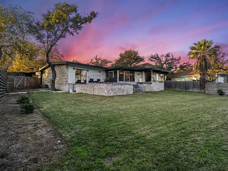126 Lakeway Dr — Photo 45