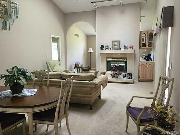 4th image of 1 Spicebush Ln