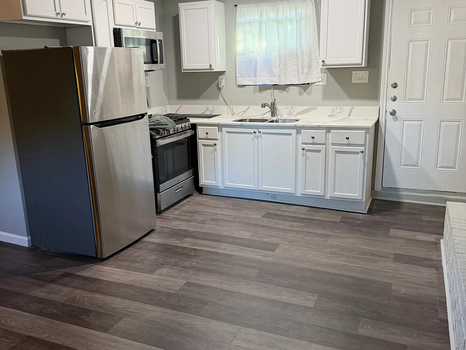 Studio, 500 sqft, $1,200 — Photo 2
