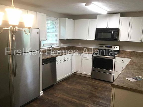 4th image of 3869 Butterfield Dr
