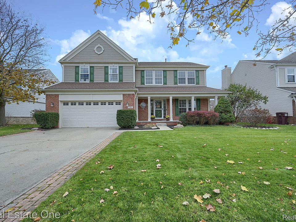 1st image of 746 Huntington Dr
