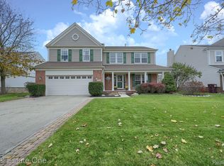 746 Huntington Dr, South Lyon, MI 48178