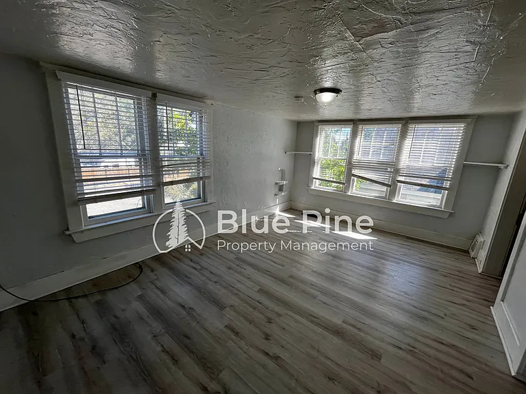252 N Shilling Ave #4 — Photo 3