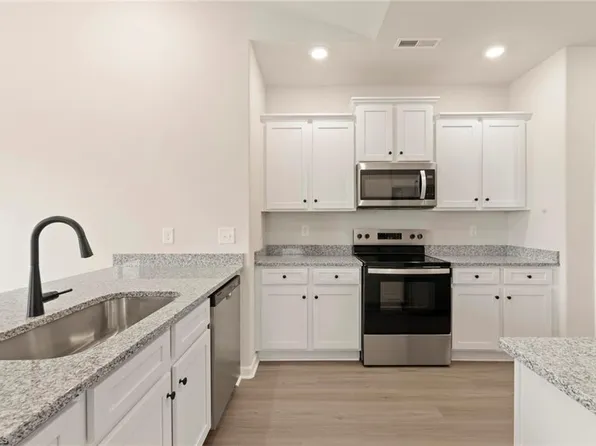 1060 Russell Dr, Winston Salem, NC 27127