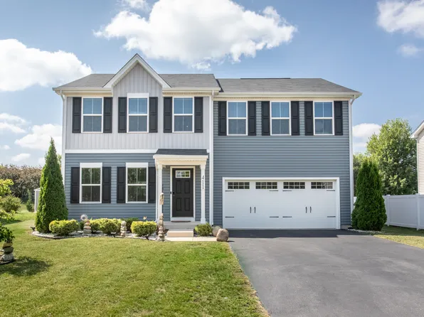 411 E Meadowdale Cir, Hampshire, IL 60140