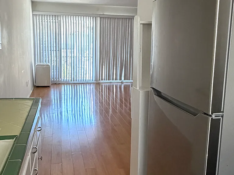 262 S Sycamore Ave #20 — Photo 4