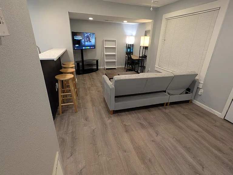 907 N Gregg St #B — Photo 2