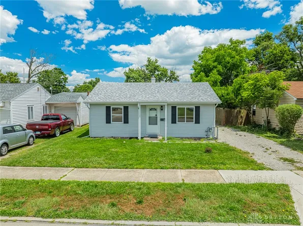 1143 Race Dr, Troy, OH 45373