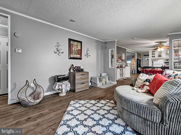 4th image of 18 Melissa Ln