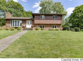 95 Nevermind Dr, Chatham, IL 62629