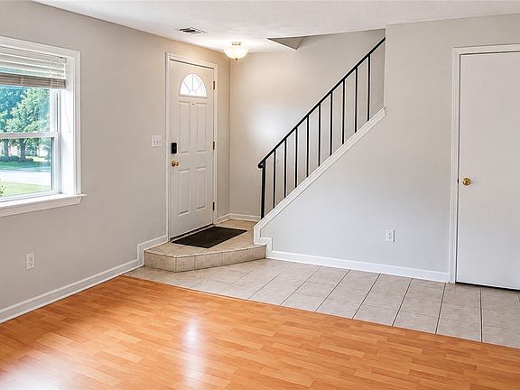 3rd image of 145 Windsorshire Dr