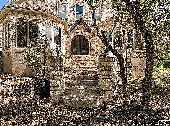 1st image of 209 Lakeview Cir