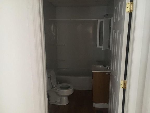 5th image of 111 Riverbend Dr