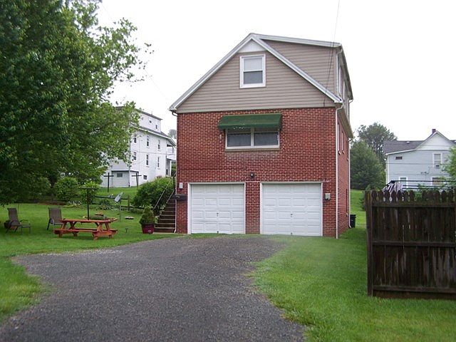 2nd image of 500 W Oldtown St