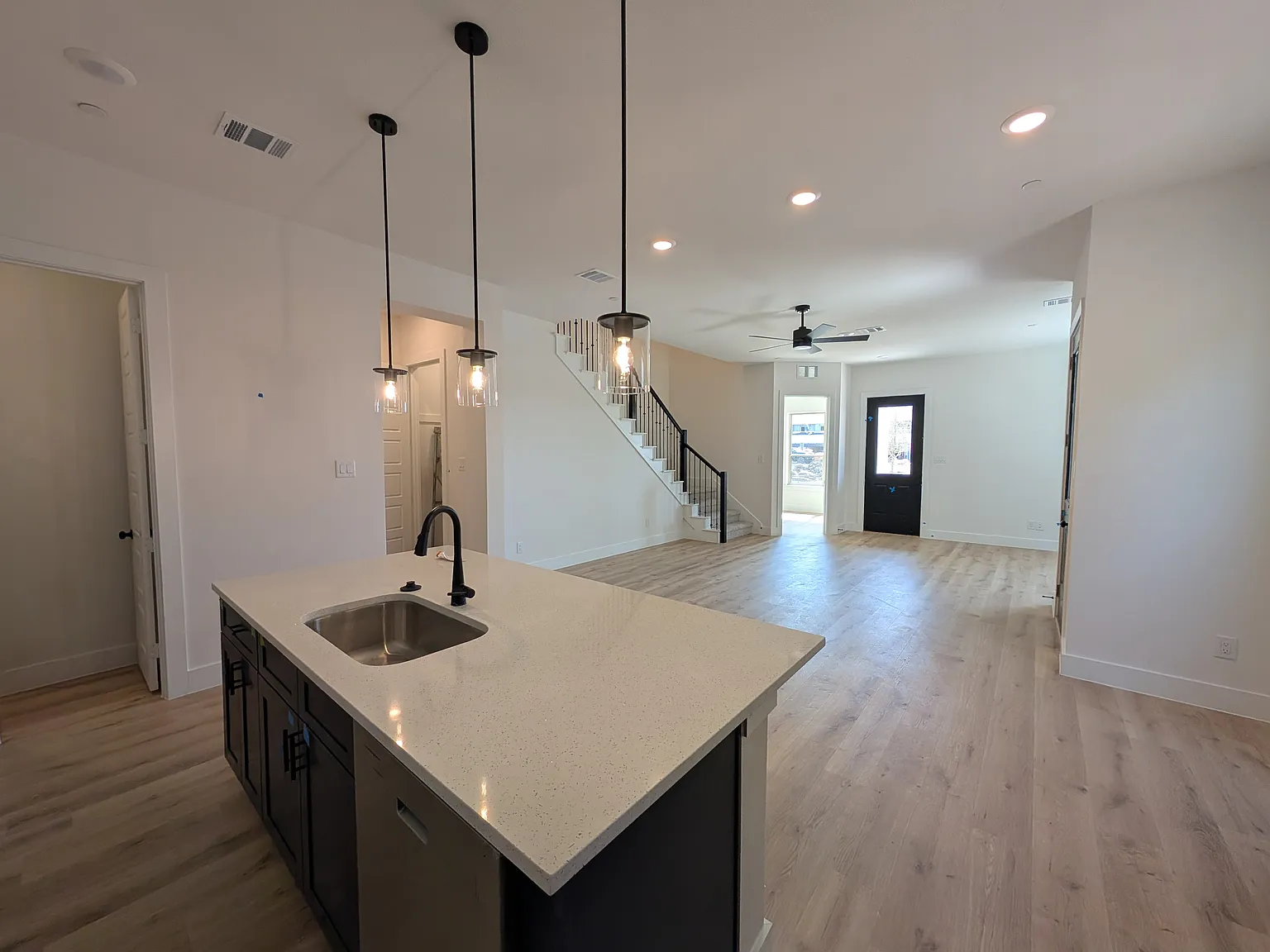 1228 Eureka Springs St — Photo 2