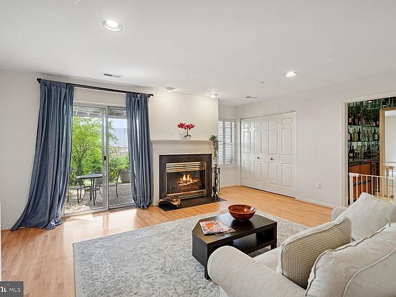 4th image of 5914 Edson Ln