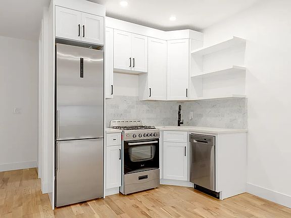 3rd image of 722 Chauncey St #2