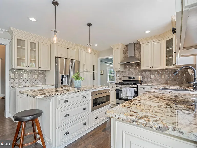 5 Robert Dr — Photo 11