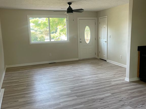 4th image of 344 Hillcrest Dr