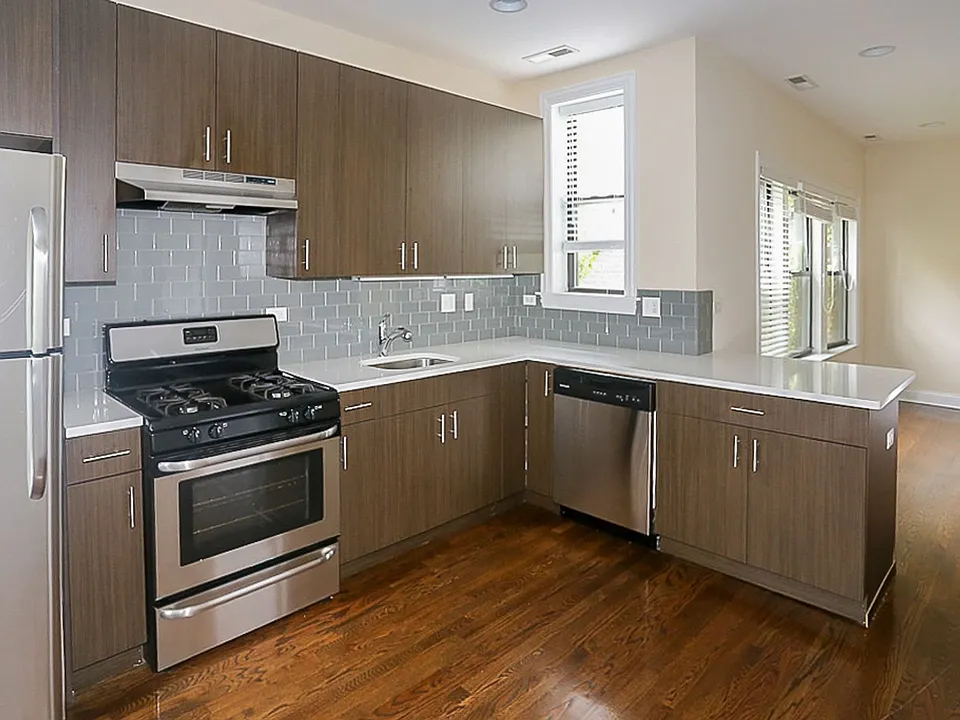 3706 N Wilton Ave #2