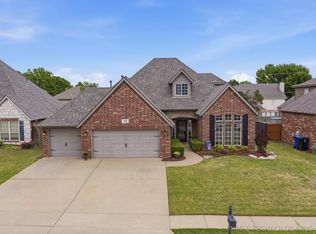 1005 S Yellowood Pl W, Broken Arrow, OK 74012