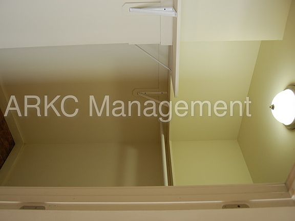 3rd image of 4404 Holly St