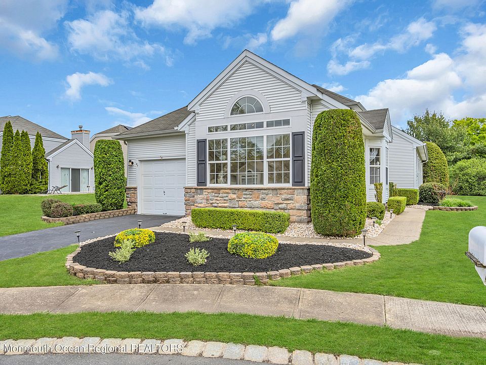 1st image of 47 Devereux Drive