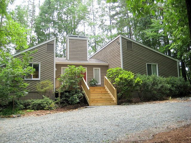 Contemporary cedar home