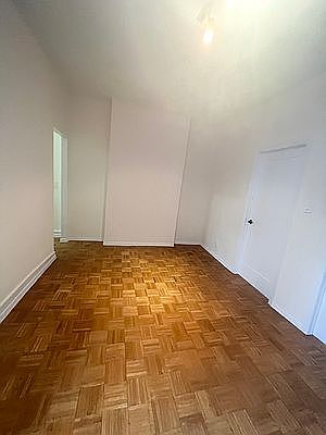 3rd image of 260 6th Ave #27